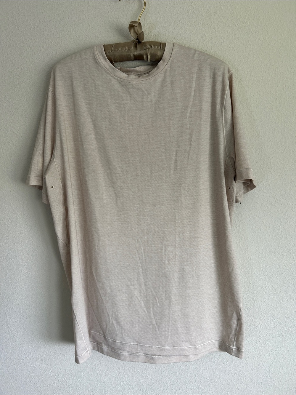 Vuori Men's Short Sleeve Crew Tee in Light Tan